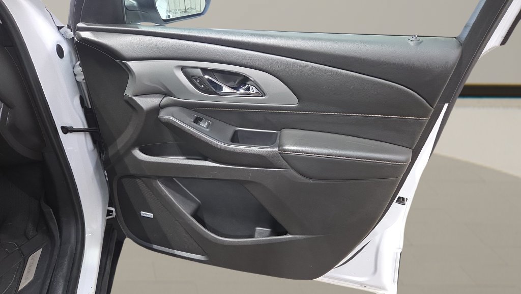 Used 2021 Chevrolet Traverse RS w/ LPO, Floor Liner Package AWD/4WD image 32