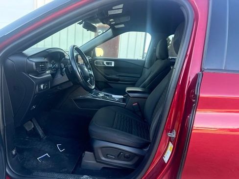 Used 2020 Ford Explorer XLT AWD/4WD image 3