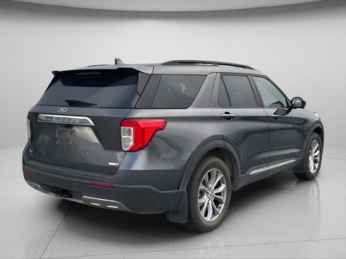 Used 2020 Ford Explorer XLT w/ Equipment Group 202A image 6