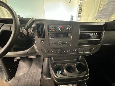 Used 2025 Chevrolet Express 3500 LT w/ LT Preferred Equipment Group RWD image 24