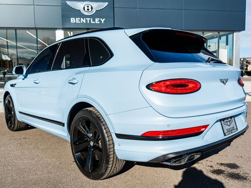 Certified 2022 Bentley Bentayga V8 image 9