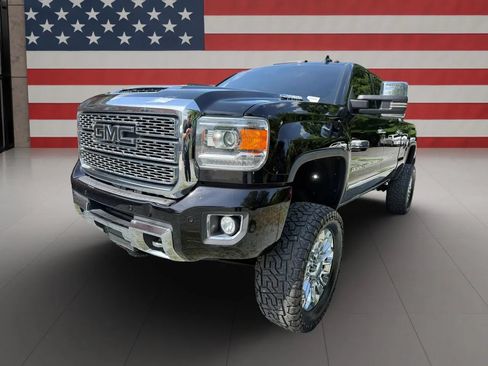 Used 2019 GMC Sierra 2500 Denali w/ Duramax Plus Package AWD/4WD image 1