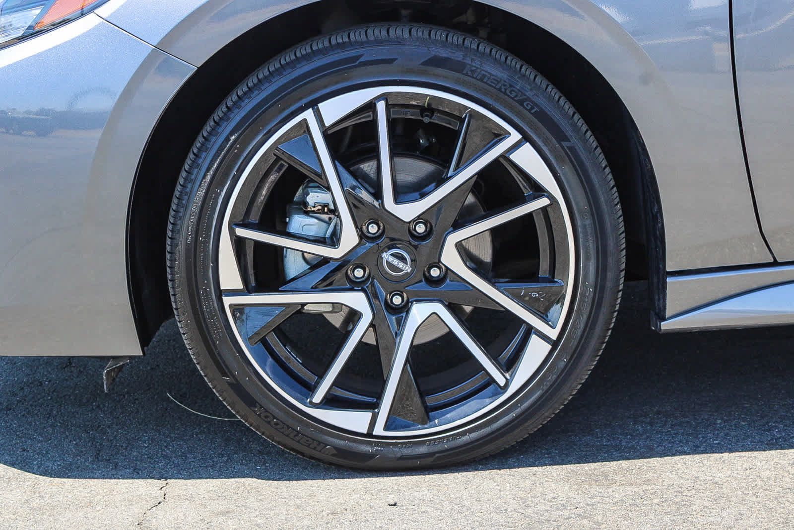 Used 2025 Nissan Sentra SR w/ SR Premium Package FWD image 9