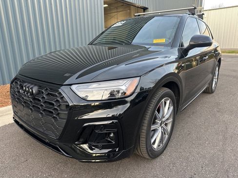 Used 2024 Audi Q5 e Premium Plus w/ Premium Plus Package image 9