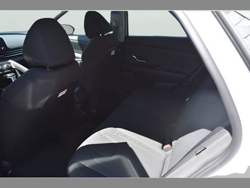 New 2026 Hyundai Elantra SE FWD image 9