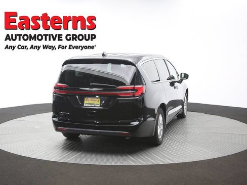 Used 2023 Chrysler Pacifica Touring-L FWD image 41