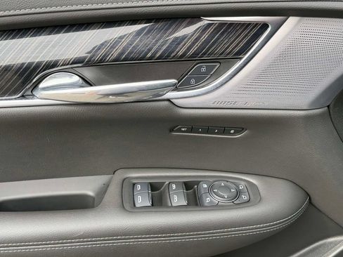 Used 2025 Cadillac XT6 Premium Luxury AWD/4WD image 15