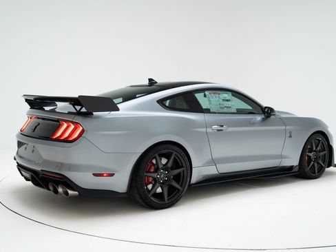 Used 2022 Ford Mustang Shelby GT500 w/ Carbon Fiber Track Pack RWD image 3