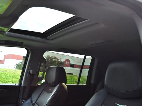 Used 2015 Cadillac Escalade ESV Luxury image 30