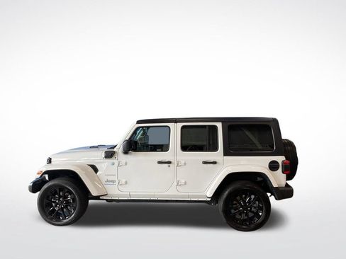 Used 2023 Jeep Wrangler Unlimited Sahara AWD/4WD image 18