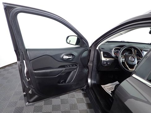 Used 2014 Jeep Cherokee Latitude w/ Cold Weather Group image 18