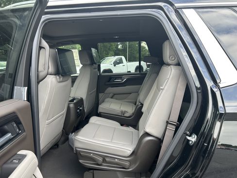 New 2026 GMC Yukon Elevation w/ Elevation Premium Package AWD/4WD image 28