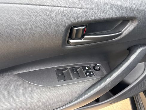 Used 2025 Toyota Corolla LE FWD image 12