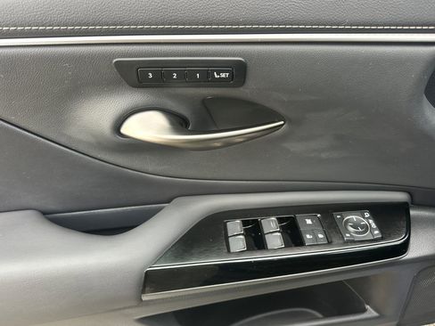 Used 2023 Lexus ES 300h w/ Premium Package image 11