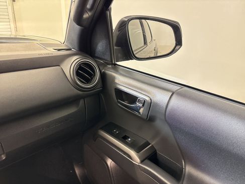 Used 2023 Toyota Tacoma TRD Off-Road image 27