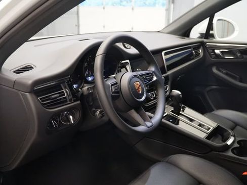 Certified 2026 Porsche Macan Turbo AWD/4WD image 4
