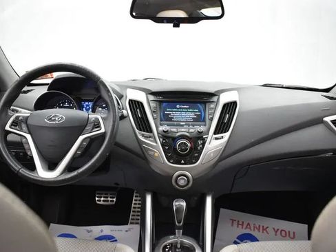 Used 2013 Hyundai Veloster w/ Style Pkg FWD image 17