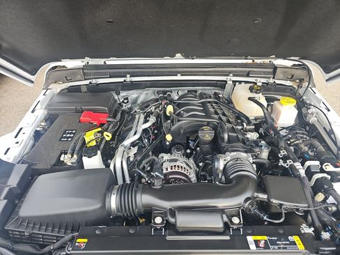 Used 2025 Jeep Gladiator Mojave AWD/4WD image 16