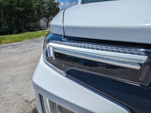Certified 2025 GMC Canyon AT4 w/ AT4 Premium Package AWD/4WD image 10