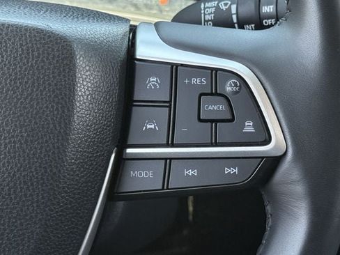 Used 2025 Toyota Grand Highlander AWD image 14