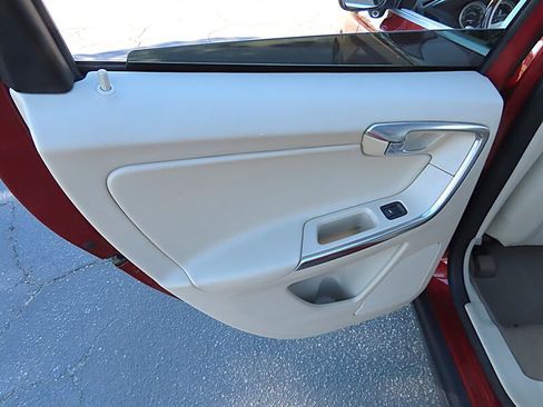 Used 2013 Volvo XC60 T6 image 31