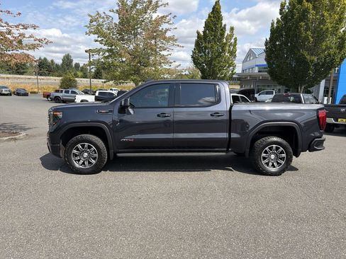Used 2024 GMC Sierra 1500 AT4 w/ Technology Package AWD/4WD image 6