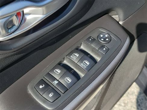 Used 2020 Jeep Cherokee Latitude Plus image 22