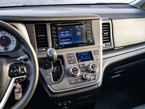 Used 2020 Toyota Sienna SE AWD/4WD image 22