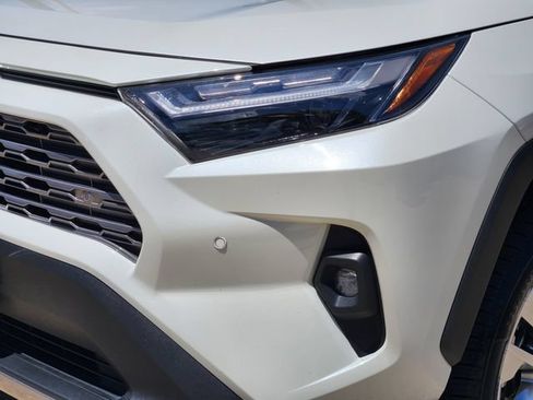 Used 2022 Toyota RAV4 Limited FWD image 6