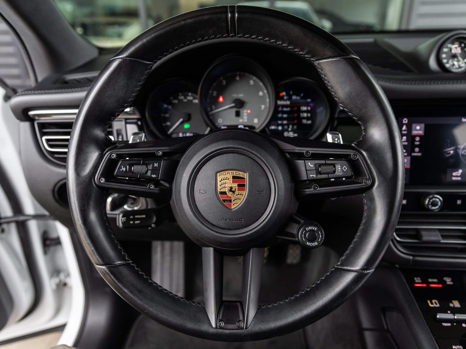 Used 2022 Porsche Macan S AWD/4WD image 25