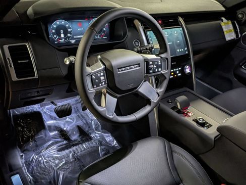 New 2026 Land Rover Discovery S AWD/4WD image 16