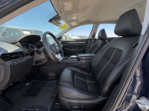 Used 2023 Nissan Altima 2.5 SR FWD image 11