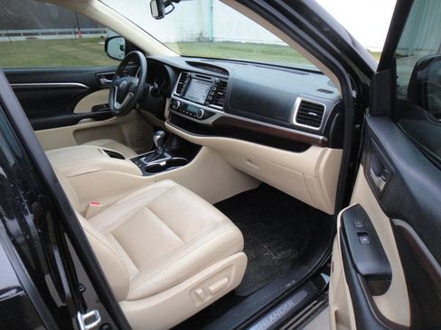 Used 2016 Toyota Highlander Limited FWD image 9