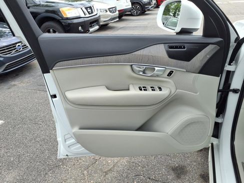 Used 2025 Volvo XC90 T8 Ultra w/ Protection Package Premier image 9
