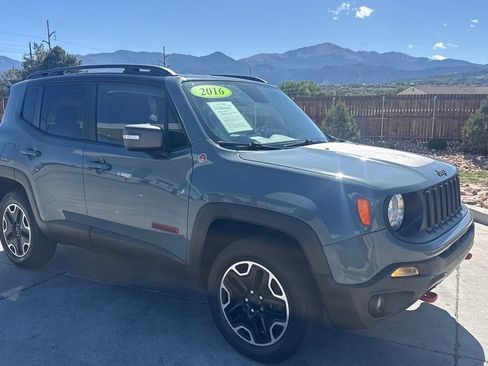 Used 2016 Jeep Renegade Trailhawk AWD/4WD image 19