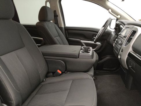 Used 2017 Nissan Titan SV RWD image 21