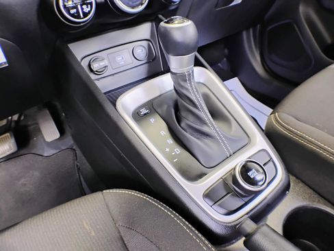 Used 2021 Hyundai Venue SEL FWD image 61