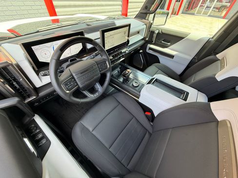 Used 2025 GMC Hummer EV 3X AWD/4WD image 28