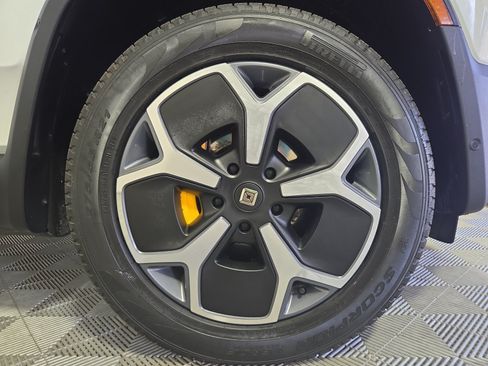 Used 2024 Rivian R1S Adventure AWD/4WD image 11