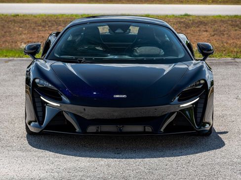 Used 2023 McLaren Artura image 15