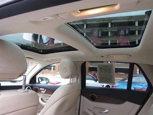 Used 2021 Mercedes-Benz GLC 300 4MATIC image 21