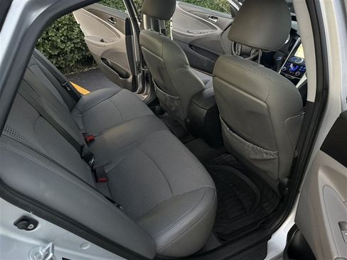 Used 2012 Hyundai Sonata SE w/ Navigation & Sunroof Pkg FWD image 7
