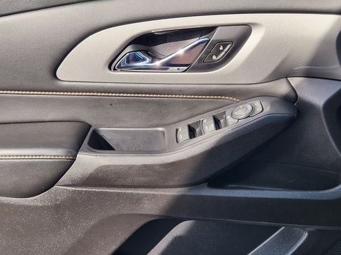 Used 2021 Chevrolet Traverse LS image 23