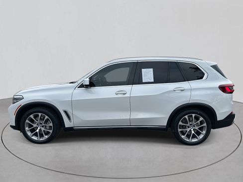 Used 2021 BMW X5 xDrive40i w/ Premium Package image 2
