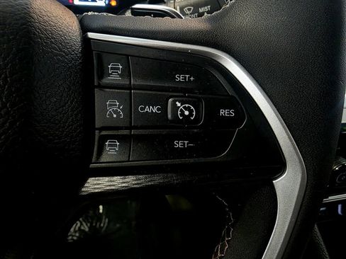 Used 2024 Jeep Grand Cherokee L Laredo AWD/4WD image 22