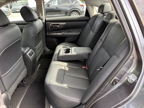 Used 2015 Nissan Altima 2.5 SL w/ Technology Package FWD image 13