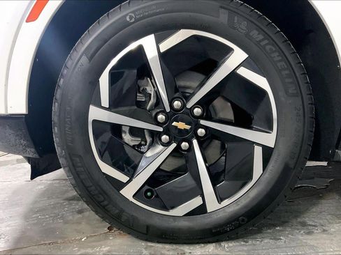 Used 2025 Chevrolet Equinox EV LT w/ Convenience Package image 9