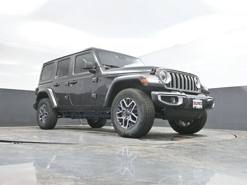 Used 2025 Jeep Wrangler Unlimited Sahara AWD/4WD image 49