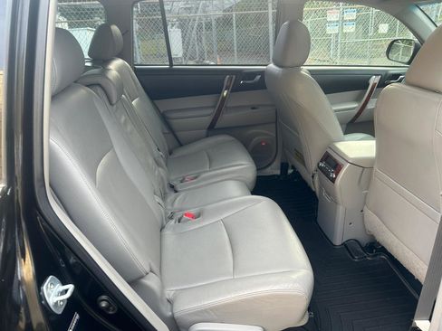 Used 2012 Toyota Highlander Limited image 18
