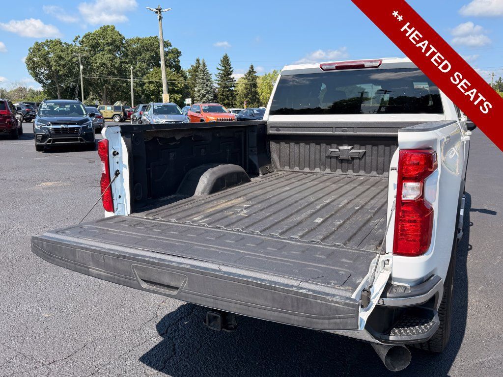 Used 2025 Chevrolet Silverado 2500 LT AWD/4WD image 9